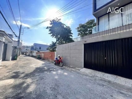 Bán căn hộ dịch vụ Lê Văn Việt, Hiệp Phú – 21 phòng, DT 161m2 ngang 7.4m. Dòng tiền 90Tr/Th